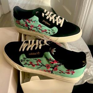 Adidas green tea Arizona edition size:11.5